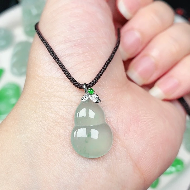 翡翠18K金镶嵌颈饰缅甸天然A货翡翠