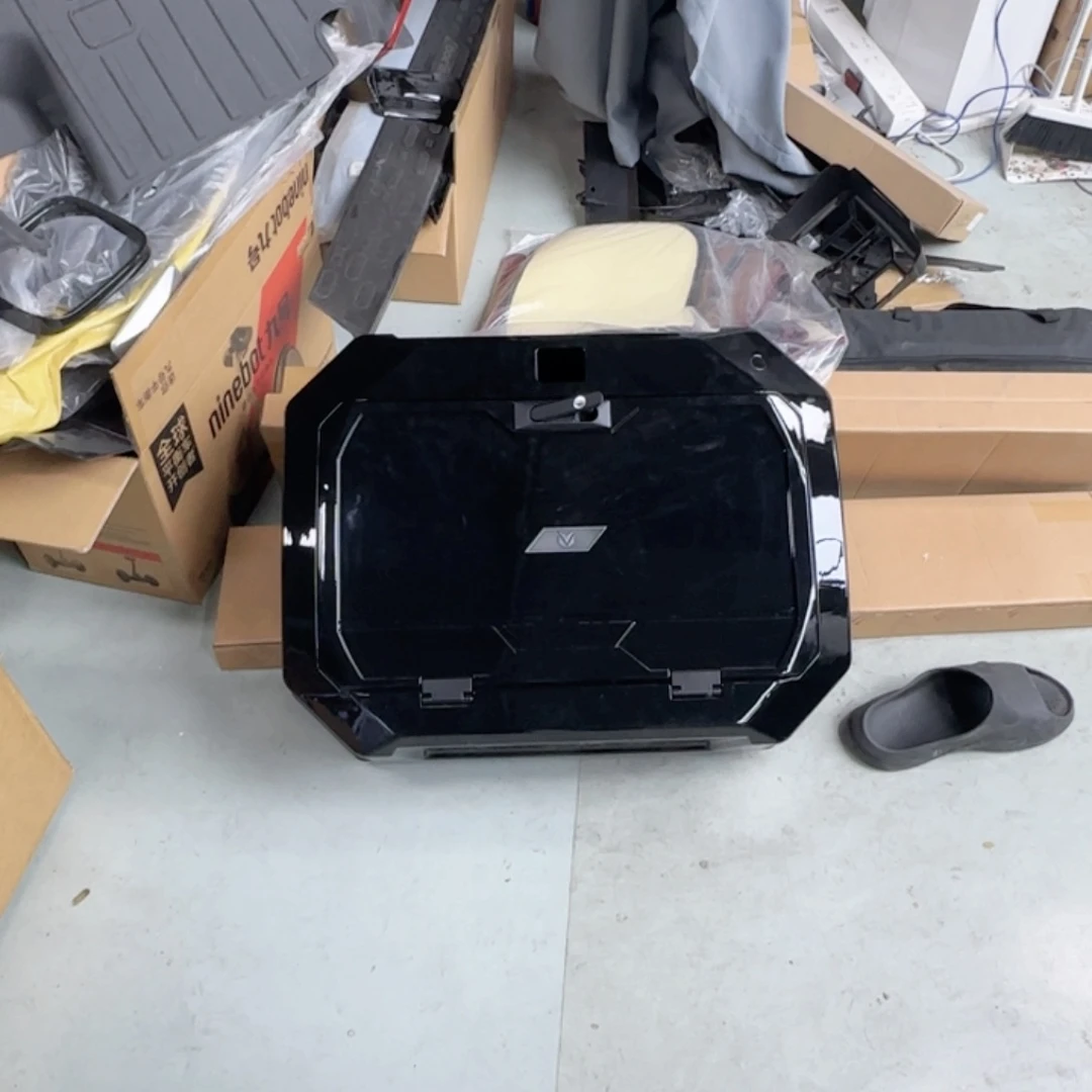 方**。坦克300尾门小书包 黑凤梨