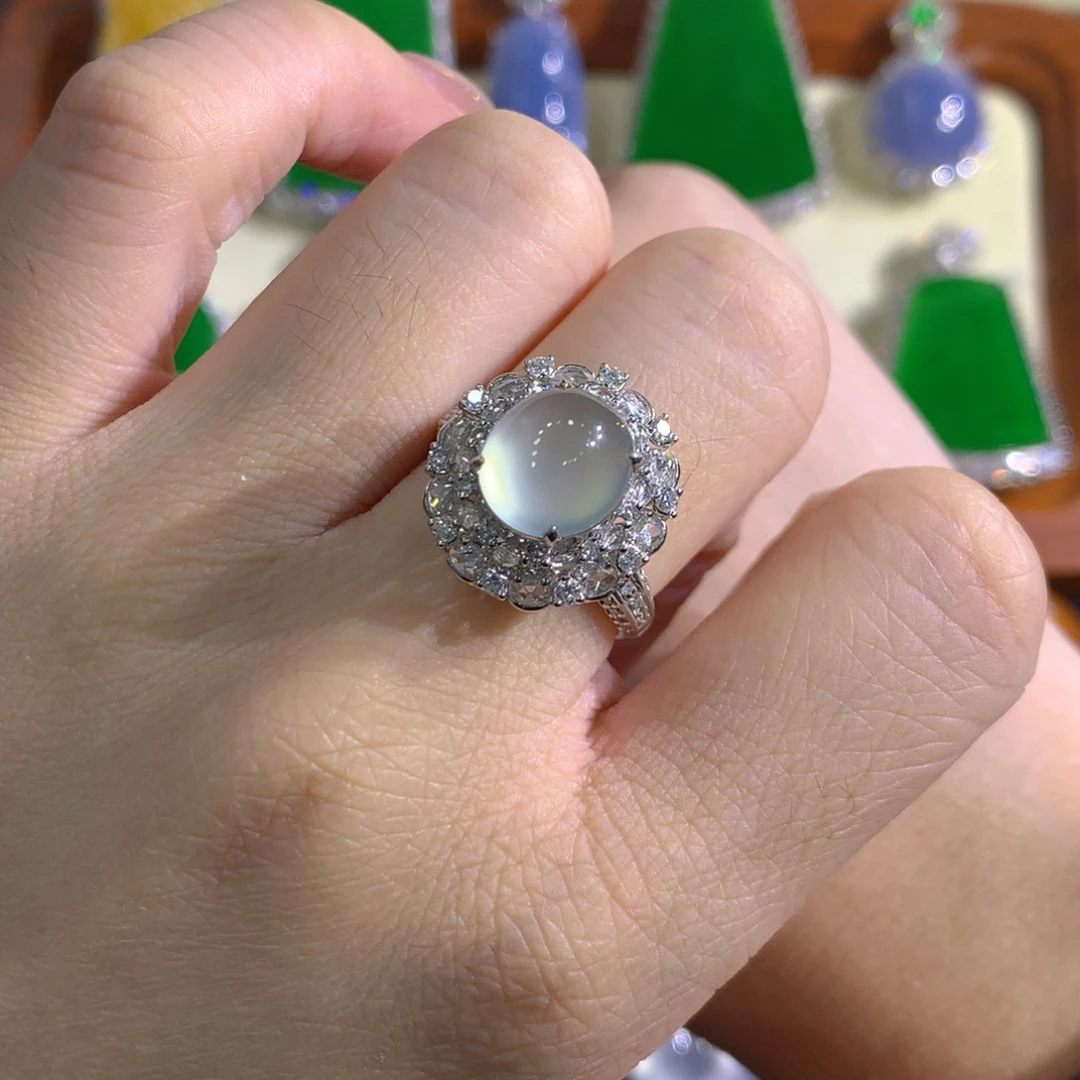 颈饰18K金镶嵌翡翠