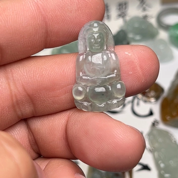 翡翠未镶嵌颈饰观音