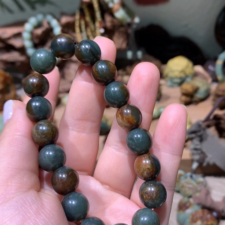 未镶嵌岫岩河磨玉（透闪石质玉）挂件