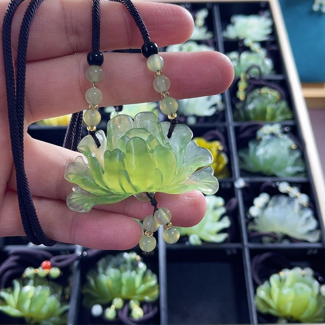 蛇纹石玉颈饰未镶嵌