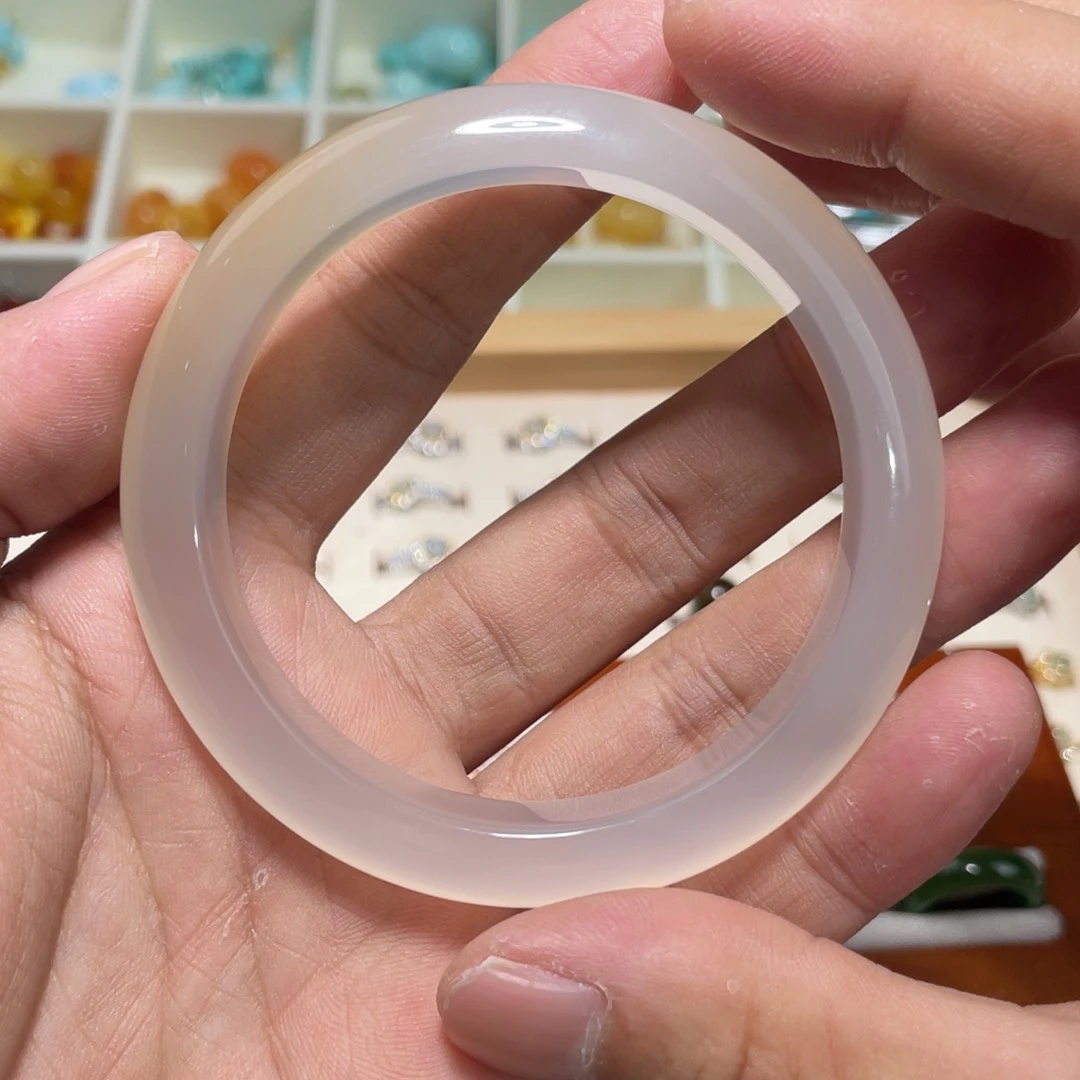 玛瑙/玉髓手镯未镶嵌加****宝