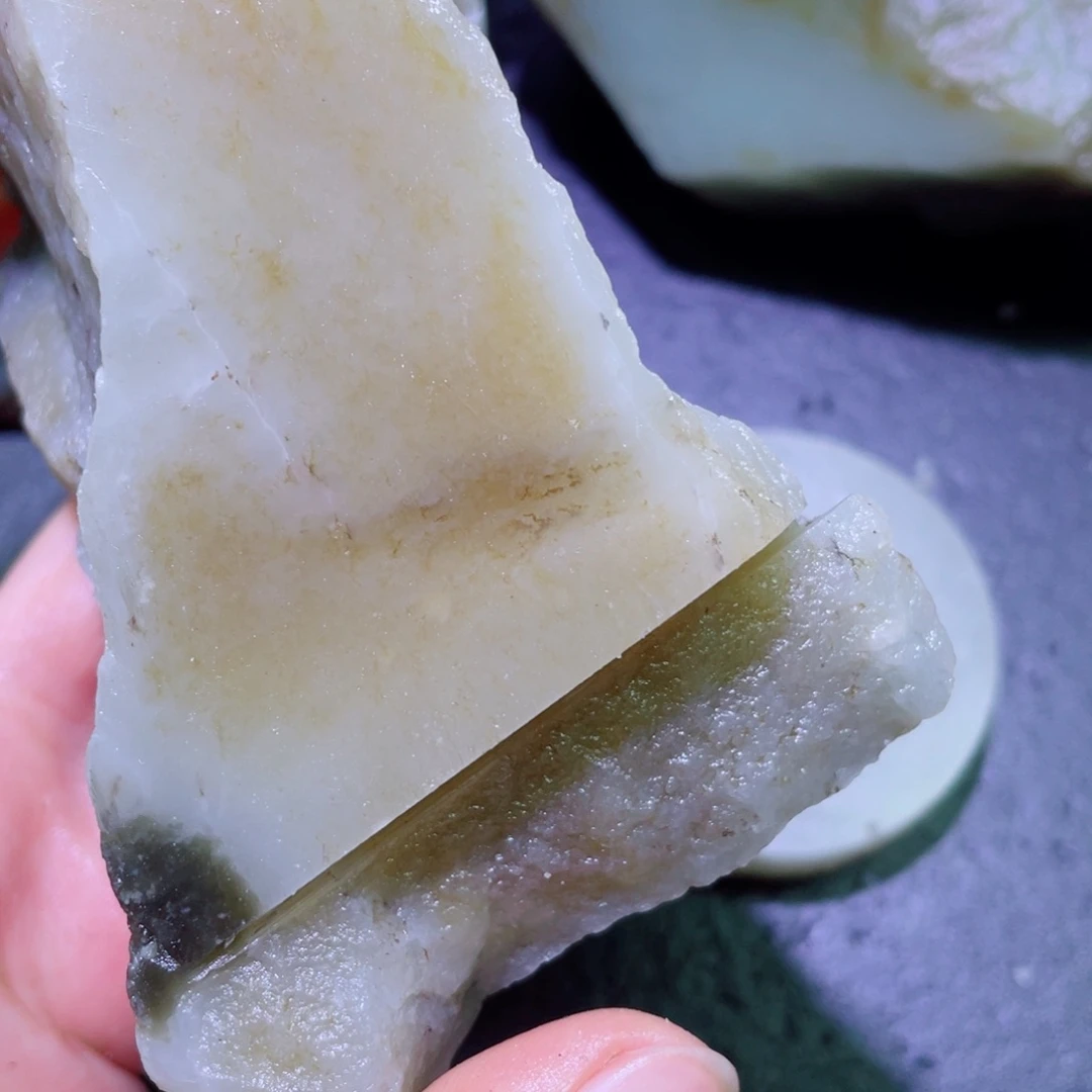 和田玉未镶嵌珠宝半成品