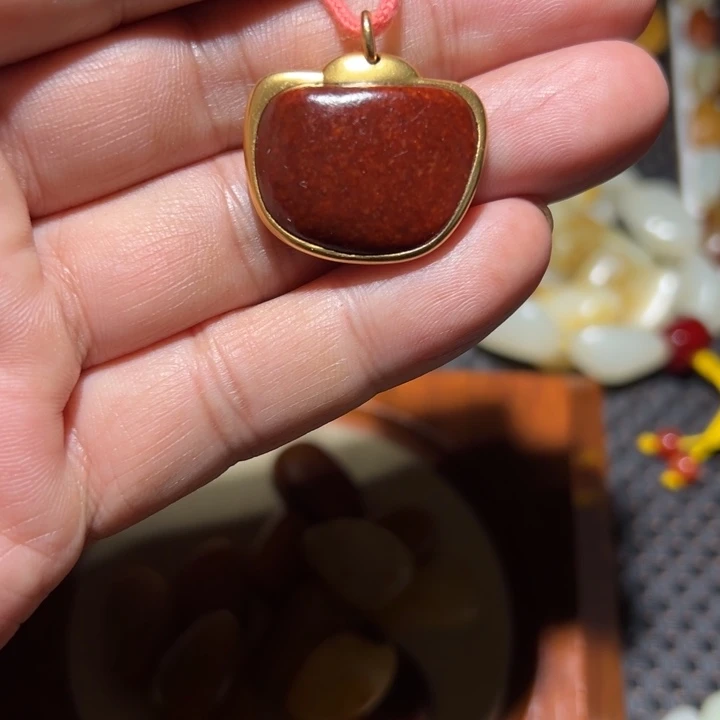 和田玉18K金镶嵌颈饰