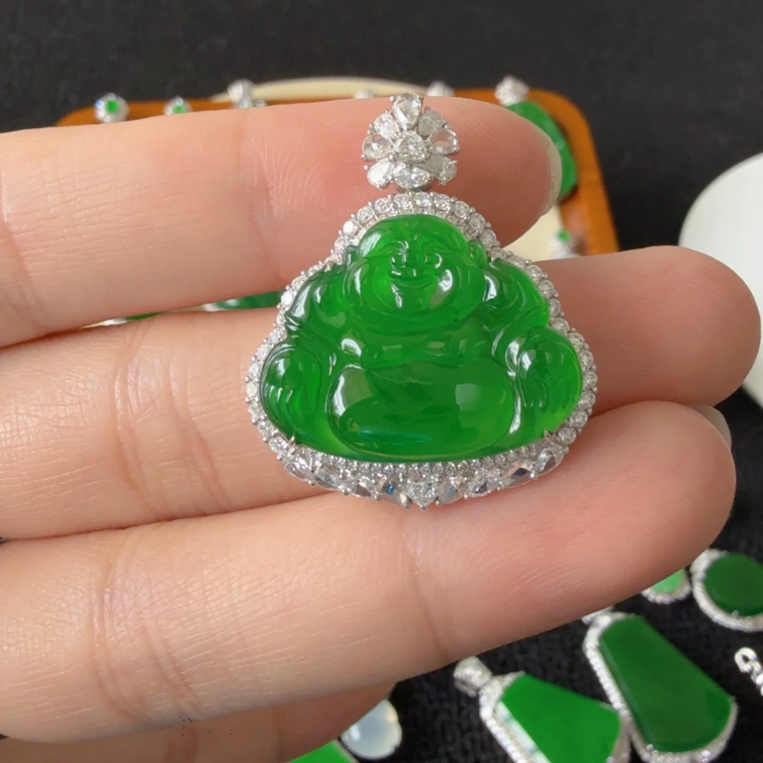 翡翠18K金镶嵌颈饰吊坠