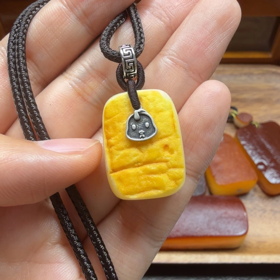 未镶嵌吊坠(赠链)琥珀