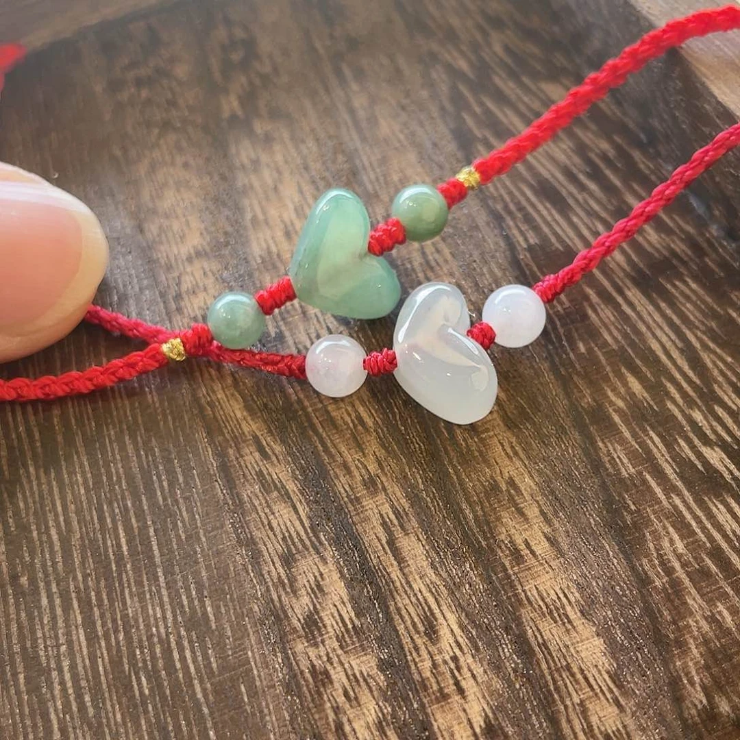 翡翠未镶嵌颈饰武**?