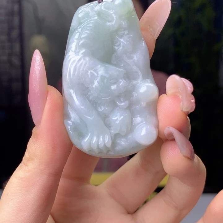 翡翠挂件未镶嵌翡翠