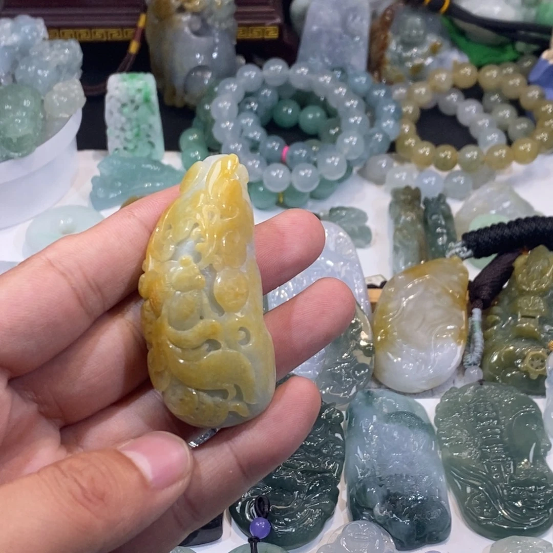 翡翠未镶嵌吊坠(不含链)金鱼