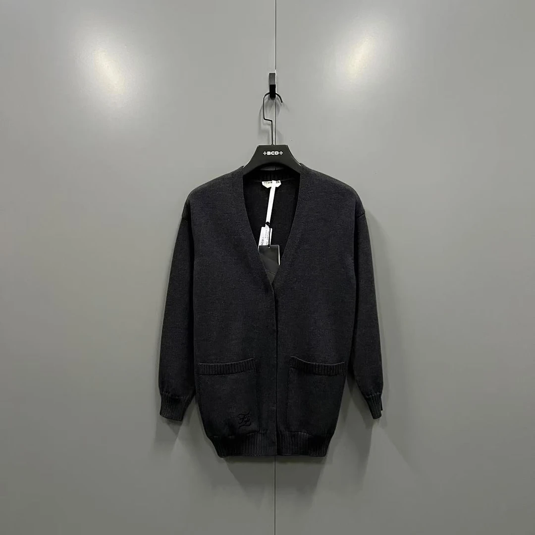 95新 FENDI/芬迪 （cc1）灰色针织开衫 36码/005850
