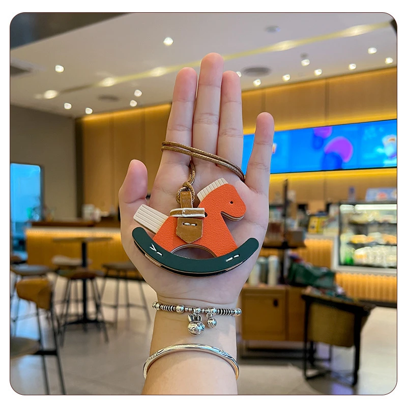 包包挂件可爱新款装饰皮革创意挂饰加厚摇摇马女小木马汽车视镜