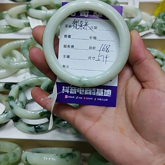 都***米透闪石-蛇纹石玉未镶嵌手镯