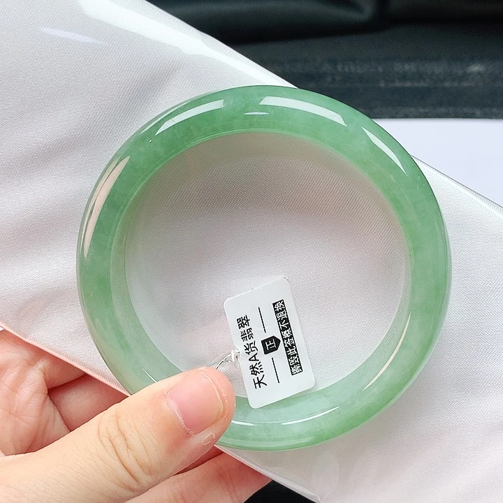 翡翠手镯未镶嵌58轮胎