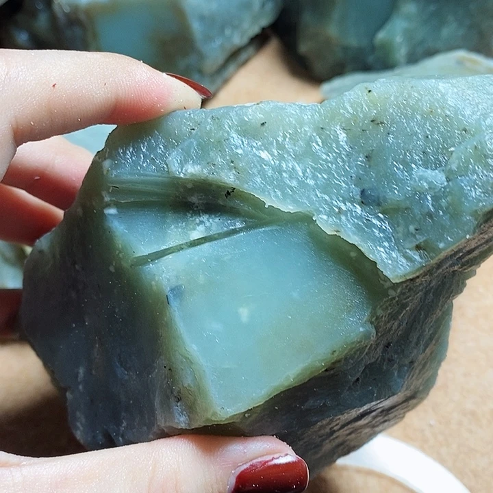 未镶嵌和田玉（糖玉）珠宝半成品