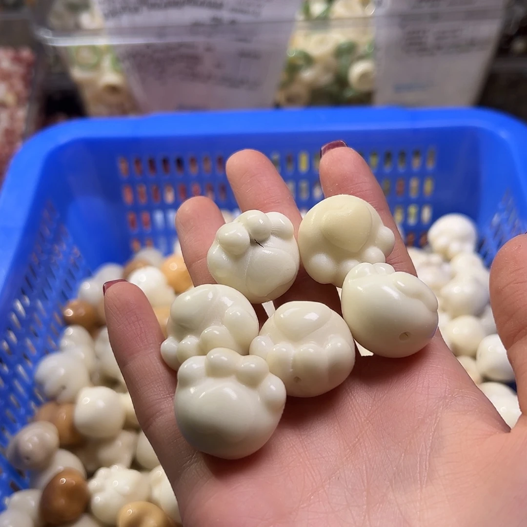 白玉菩提吊坠瑕疵爱心猫爪两颗有裂