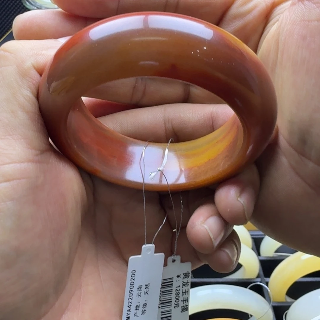 云***西石英质玉（黄龙玉）未镶嵌手镯