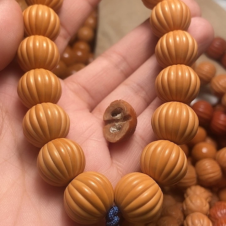 猴头核桃吊坠手持