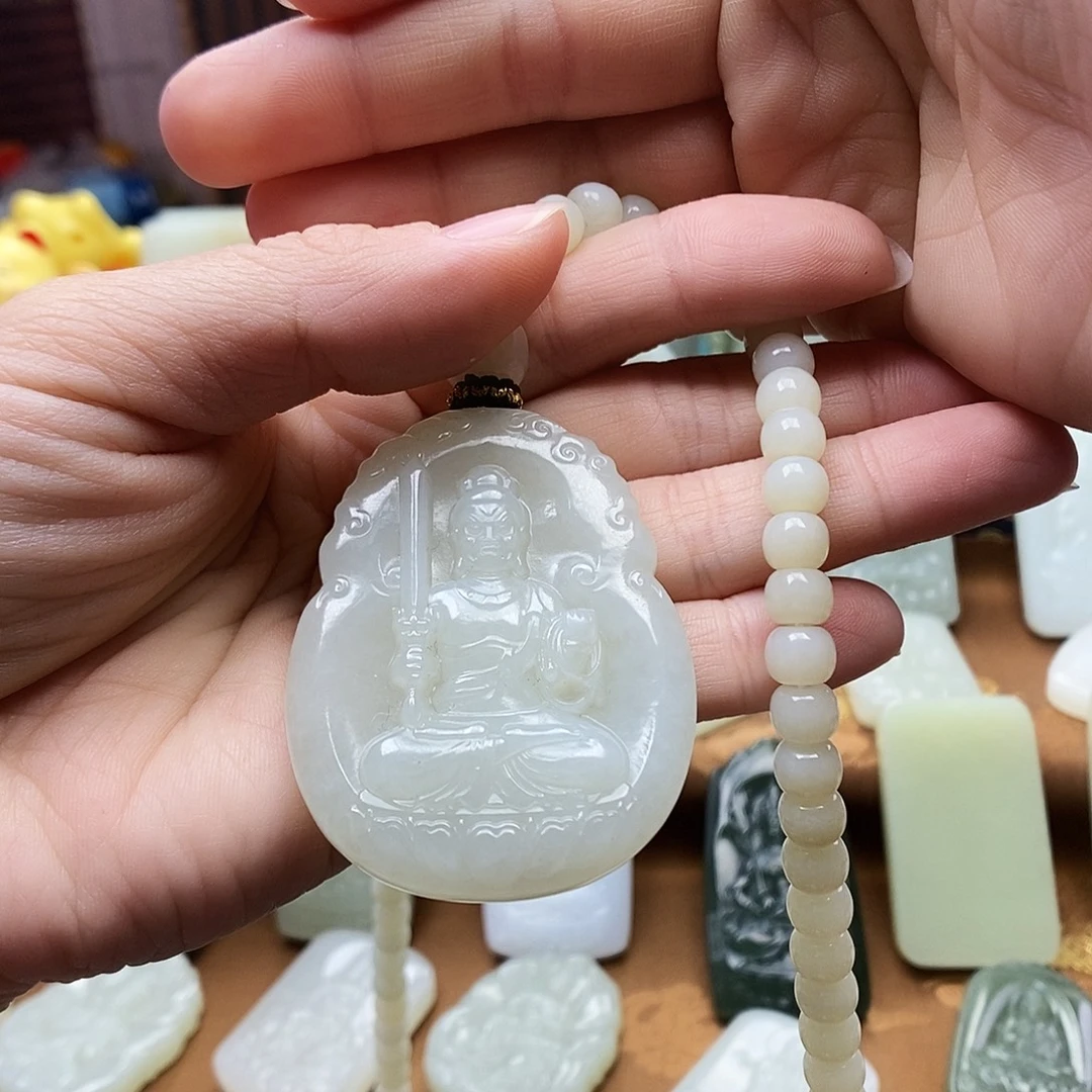 枫***瘦和田玉未镶嵌颈饰