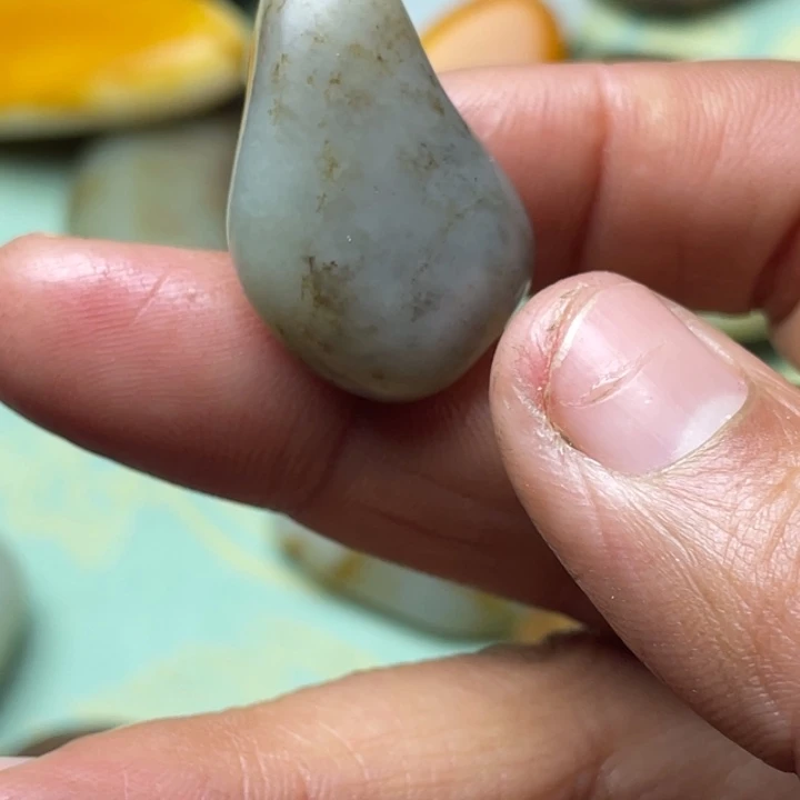 （***光和田玉未镶嵌珠宝半成品有修