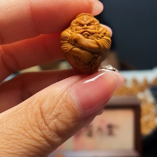 橄榄核等各种材料组成了具有