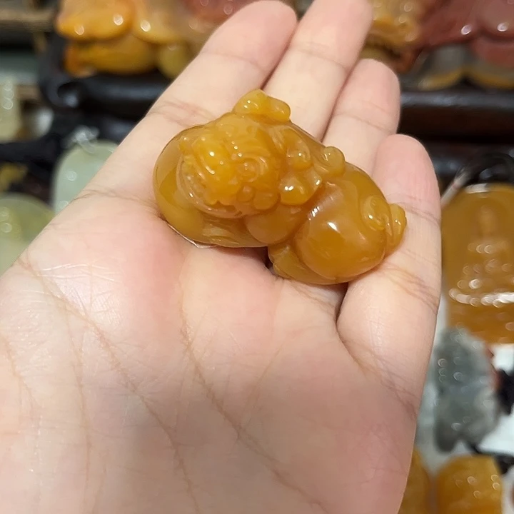 石英质玉（黄龙玉）未镶嵌颈饰