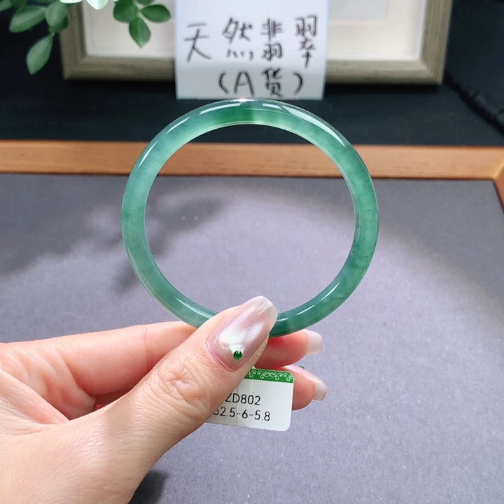 翡翠手镯未镶嵌天然翡翠手镯