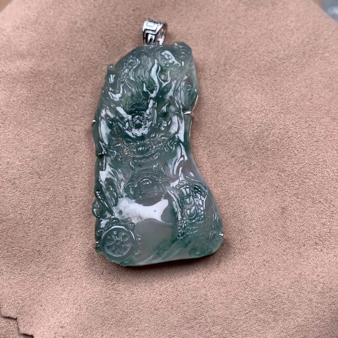 翡翠18K金镶嵌颈饰缅甸翡翠