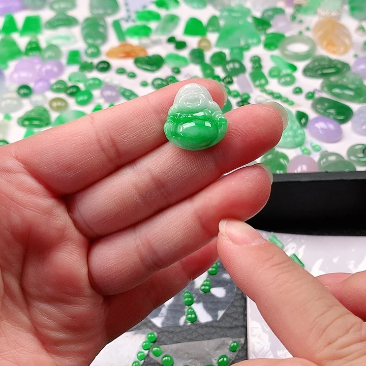 翡翠颈饰未镶嵌翡翠