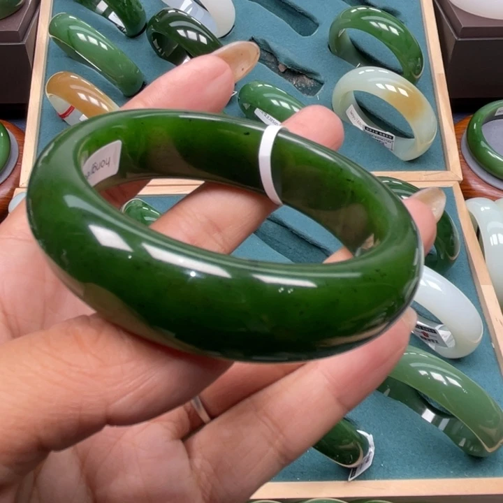 和田玉（碧玉）未镶嵌手镯