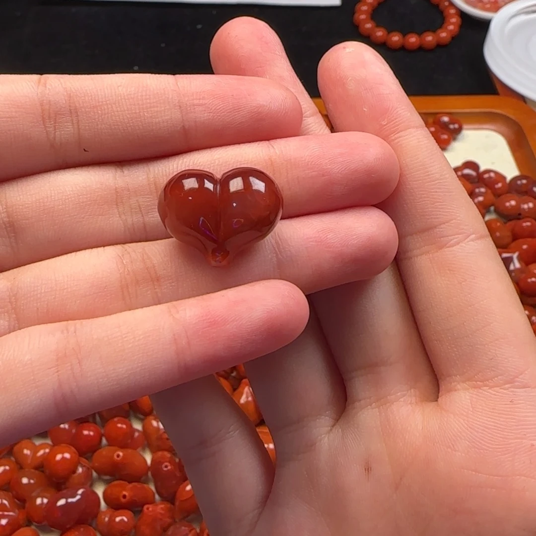 L***e南红玛瑙未镶嵌挂件