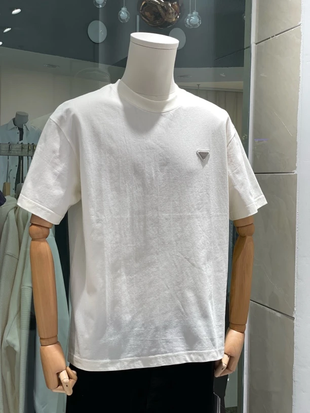 2025夏季新款男士简约圆领短袖T恤时尚休闲百搭透气舒适半袖上衣