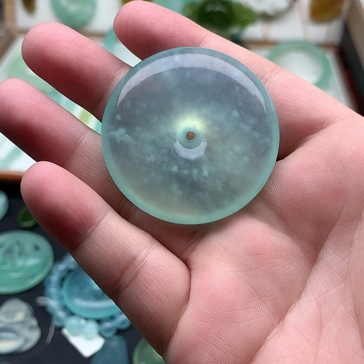 岫玉未镶嵌颈饰平安扣