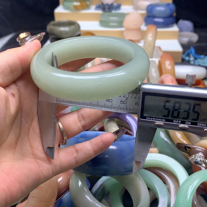 未镶嵌手镯石英质玉