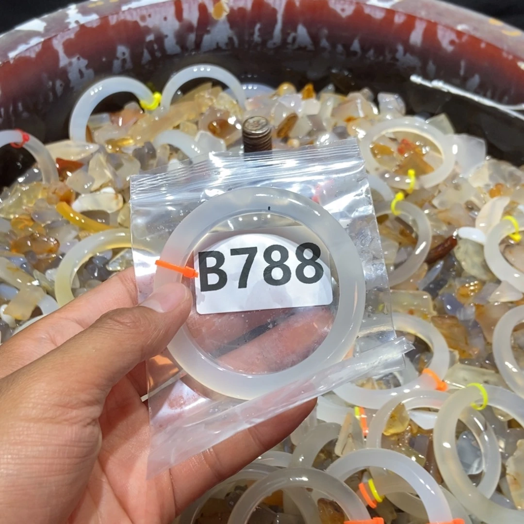 ****蒙玛瑙/玉髓未镶嵌手镯