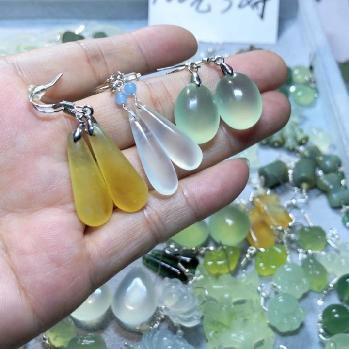 【闪购商品】蛇纹石玉耳环未镶嵌青*