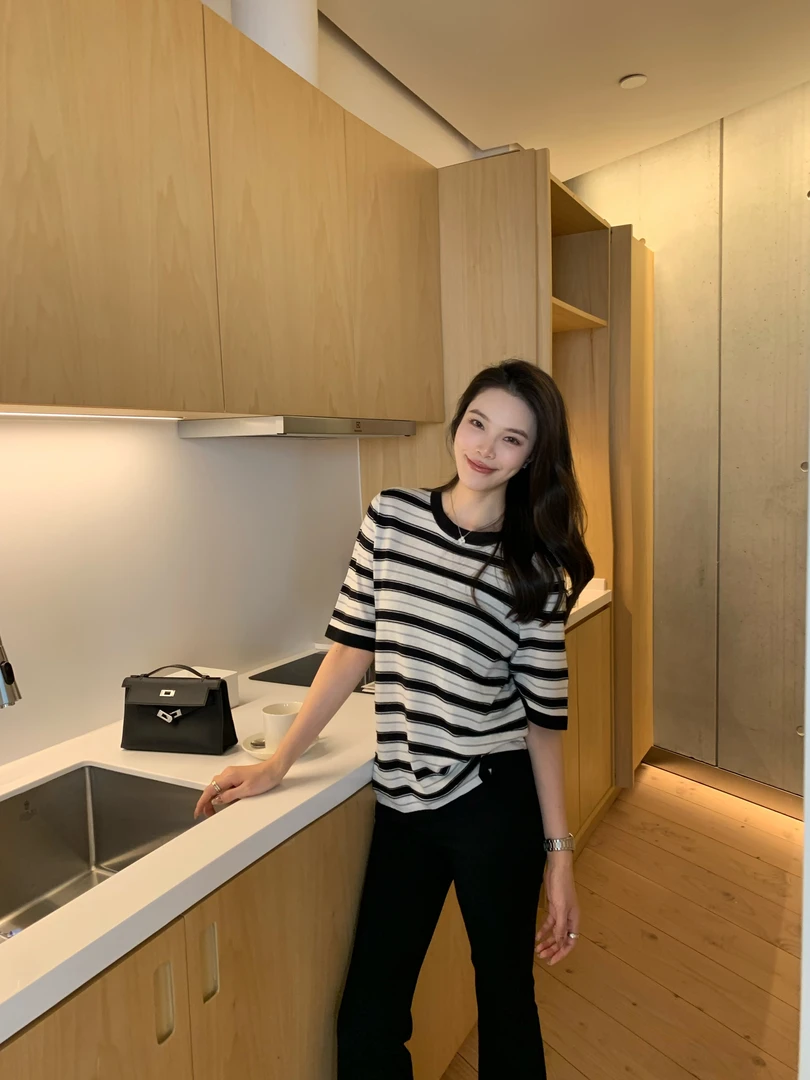 BIG WHITE REMADE“韵称美感”亚麻+莱赛尔百搭条纹黑白T恤D5L429