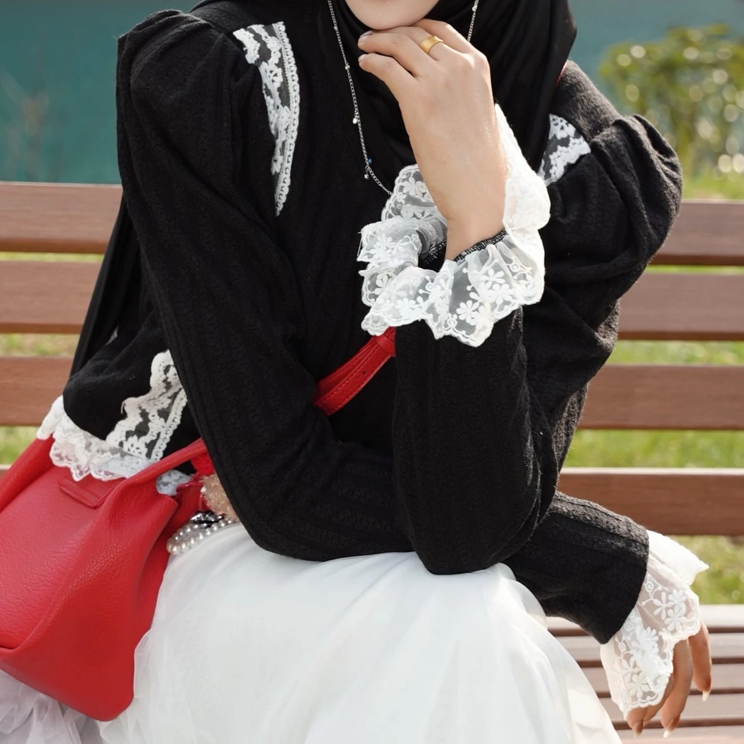 乙丝玛蕾丝拼接花边上衣节日新款百搭时尚