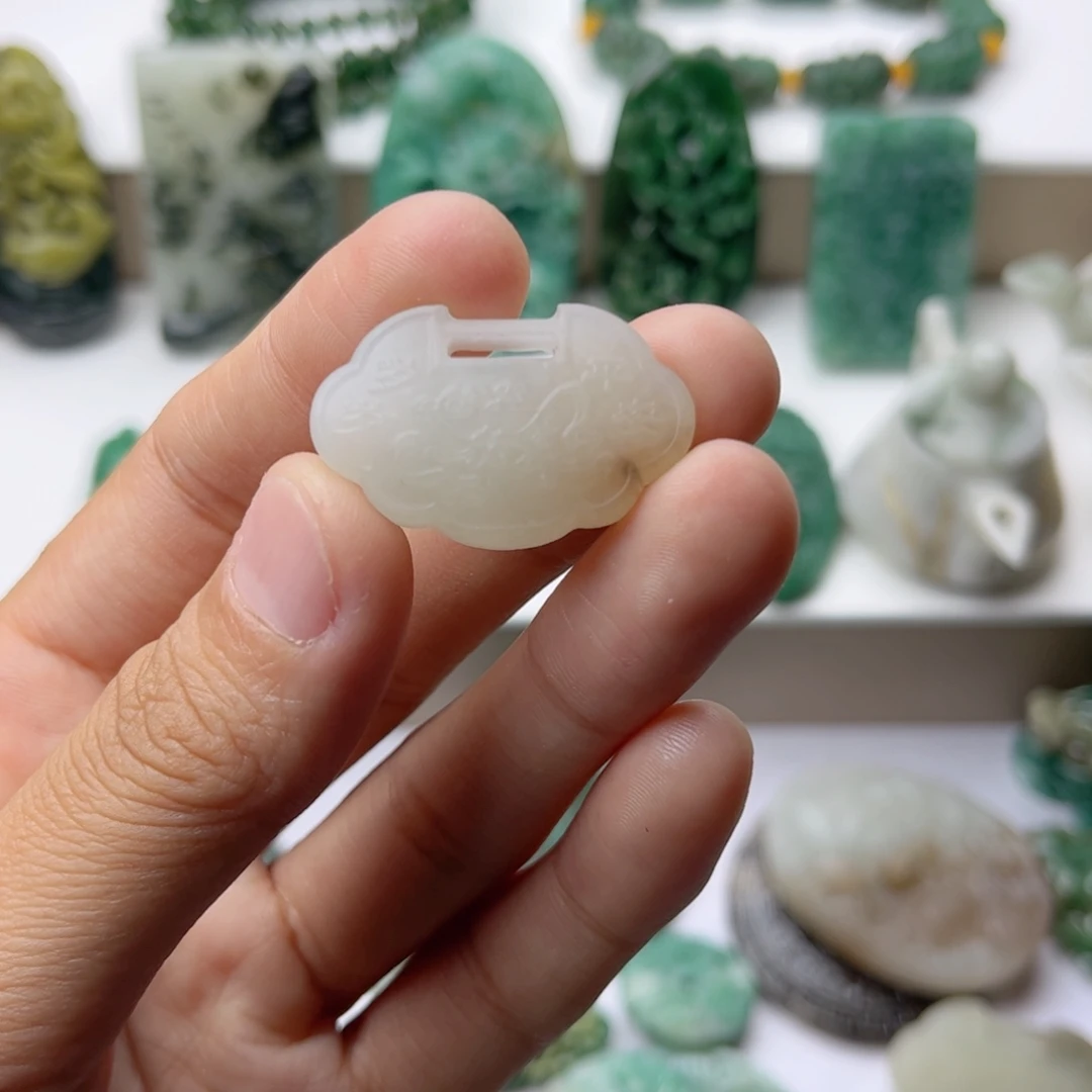 芸***芸独山玉未镶嵌挂件