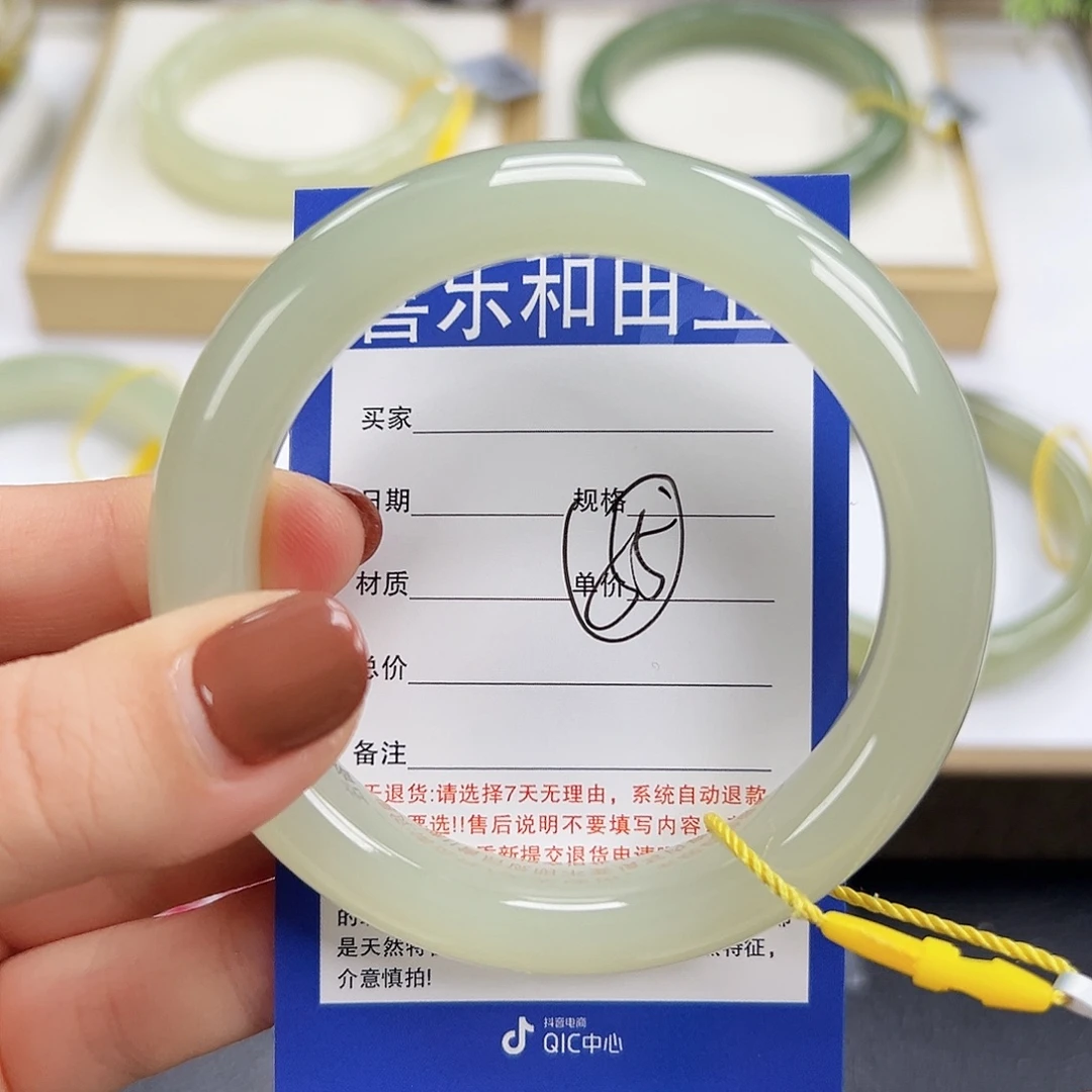 和田玉未镶嵌手镯