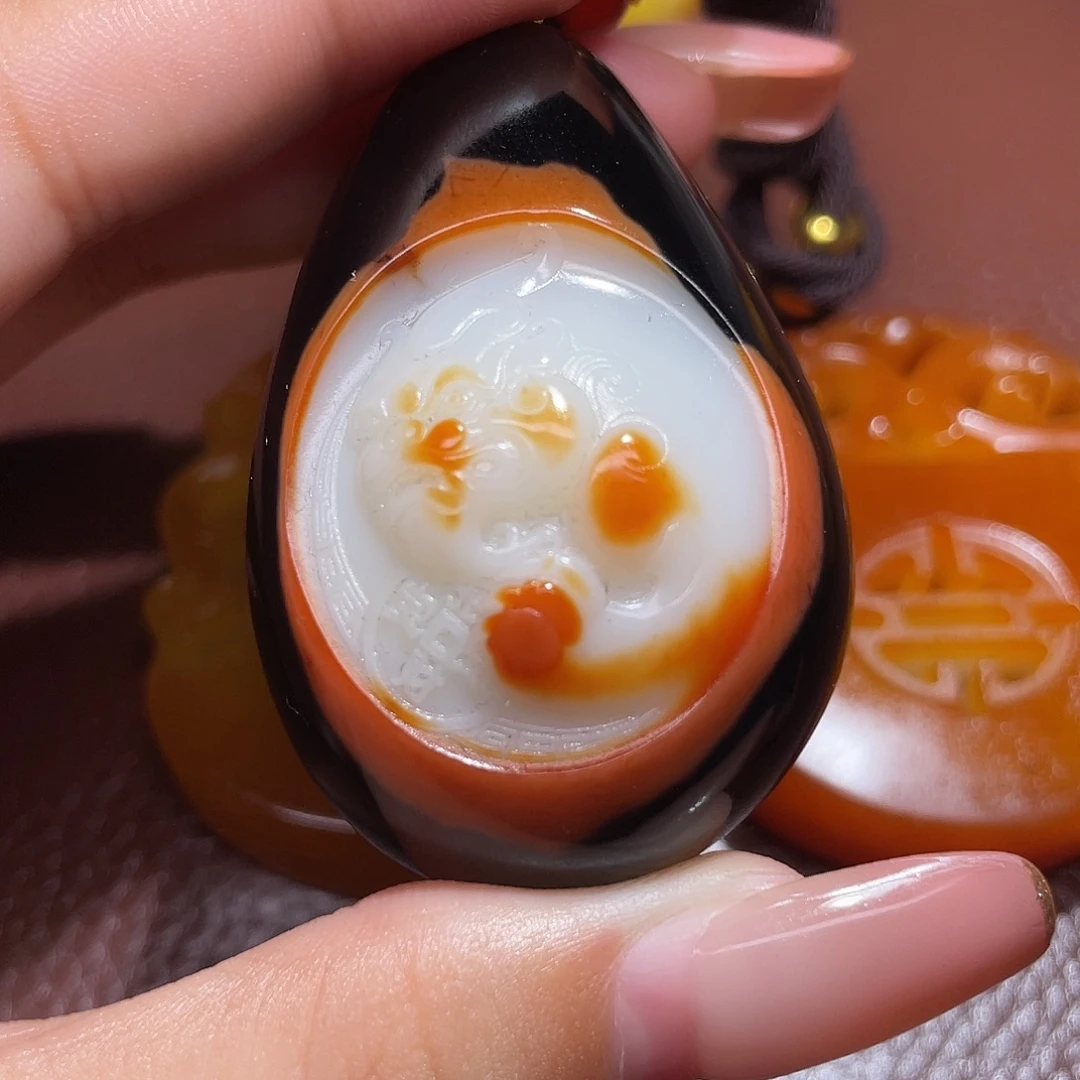 向***葵和田玉未镶嵌颈饰