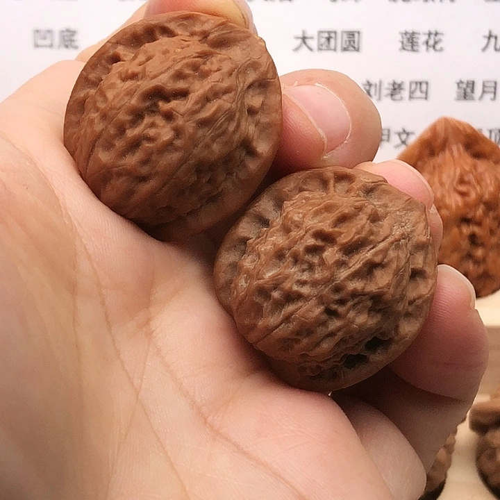 把件文玩核桃野生手捻，不知名，边30