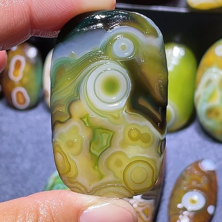 玛瑙/玉髓未镶嵌珠宝奇石