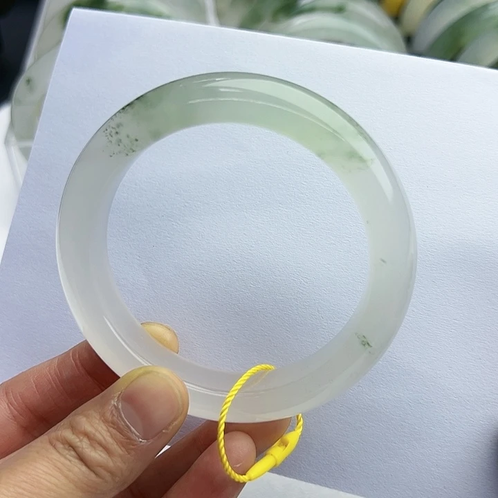 【闪购商品】石英质玉手镯未镶嵌