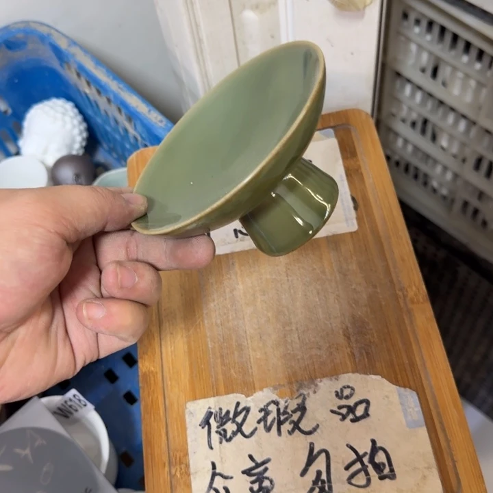 微瑕疵介意勿拍陶瓷器皿