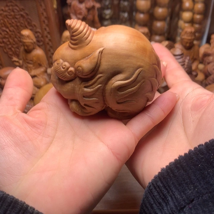 檀香木其他老山檀香手把件瑕疵