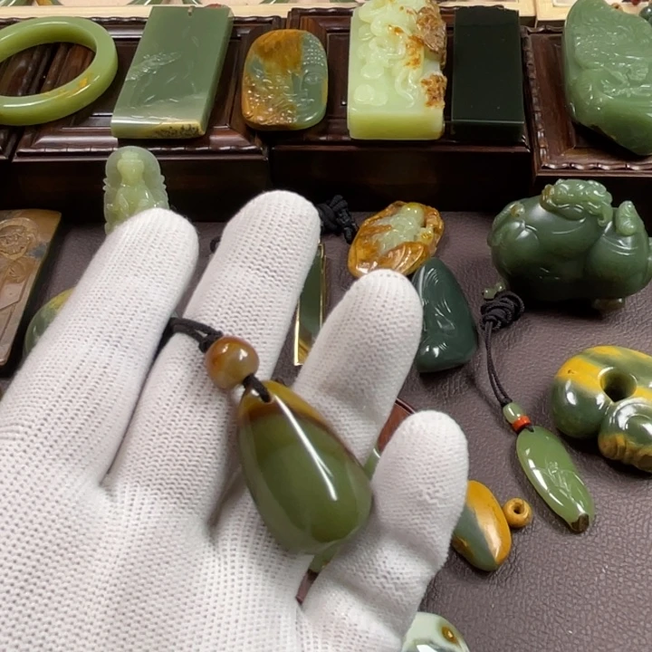岫岩河磨玉（透闪石质玉）套链未镶嵌为**来