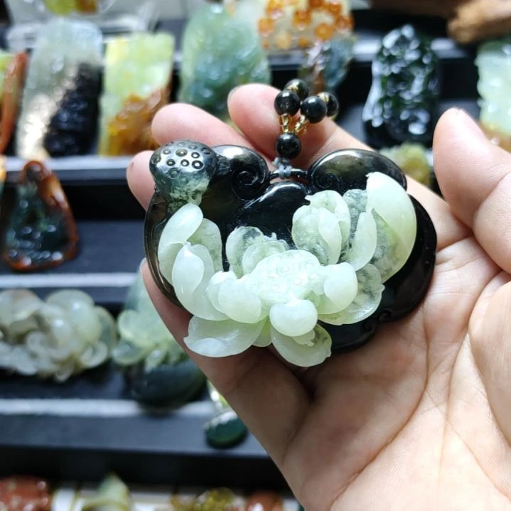 合金蛇纹石玉颈饰