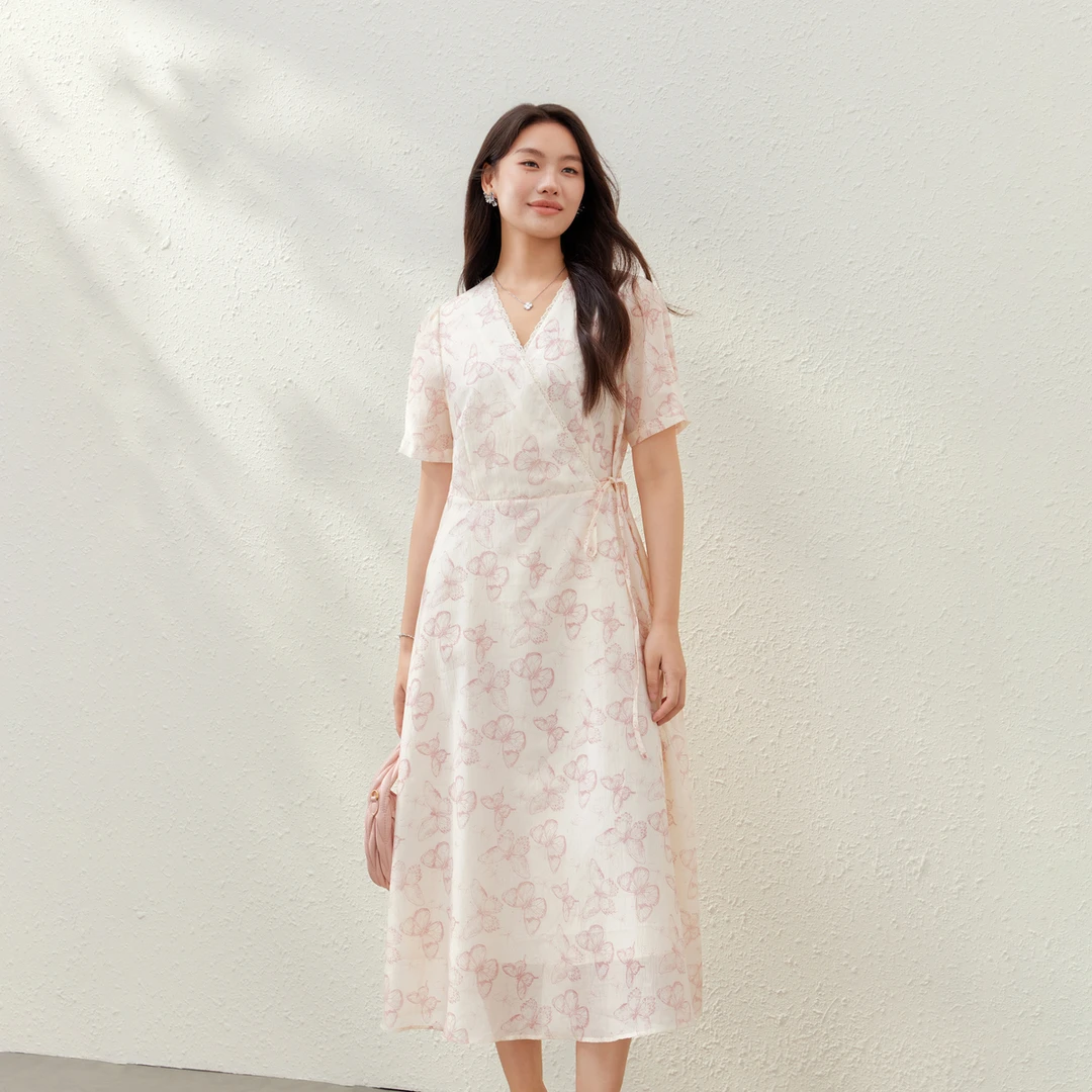 【蝶恋花】纤莉秀W大码女装恋夏风蕾丝花边V领短袖连衣裙QK2437