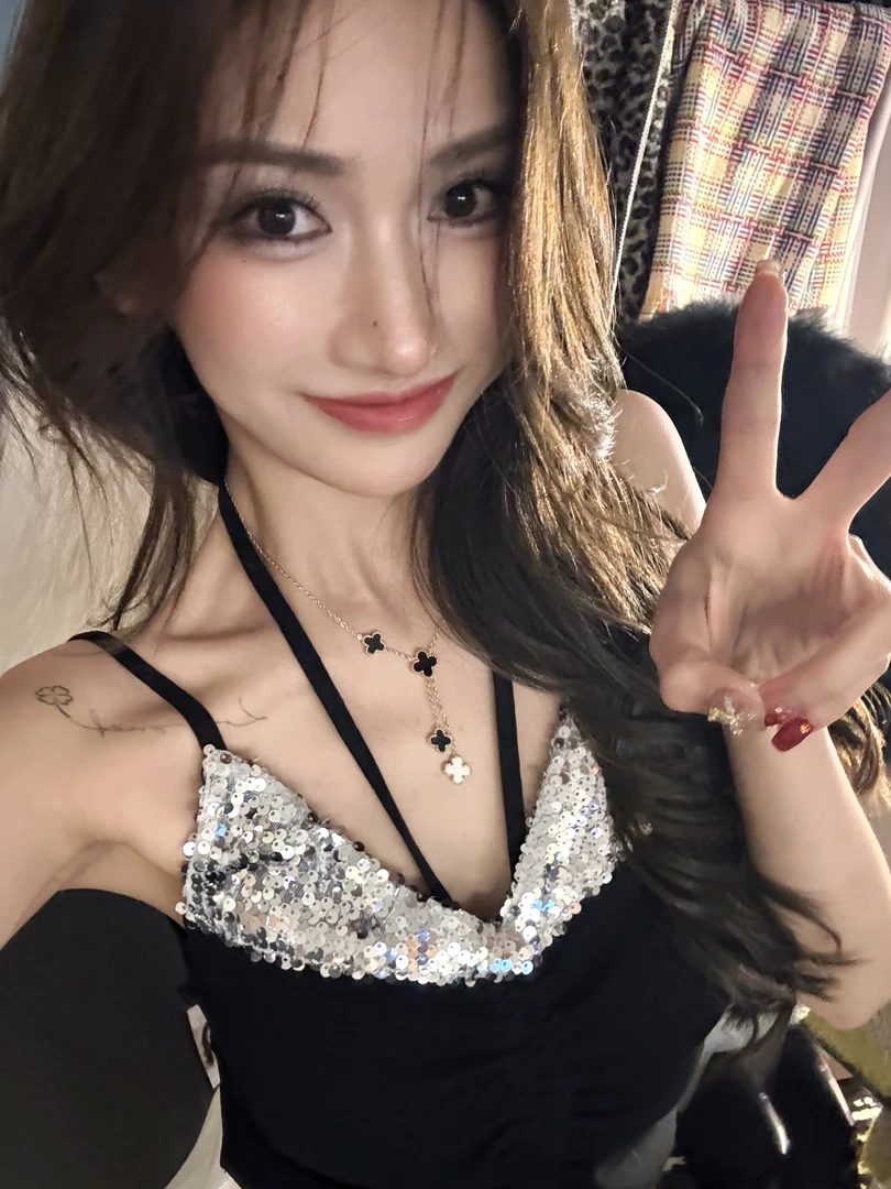 两穿无杯垫！亮片没有男人渣！一件小背心而已！总之很好穿！